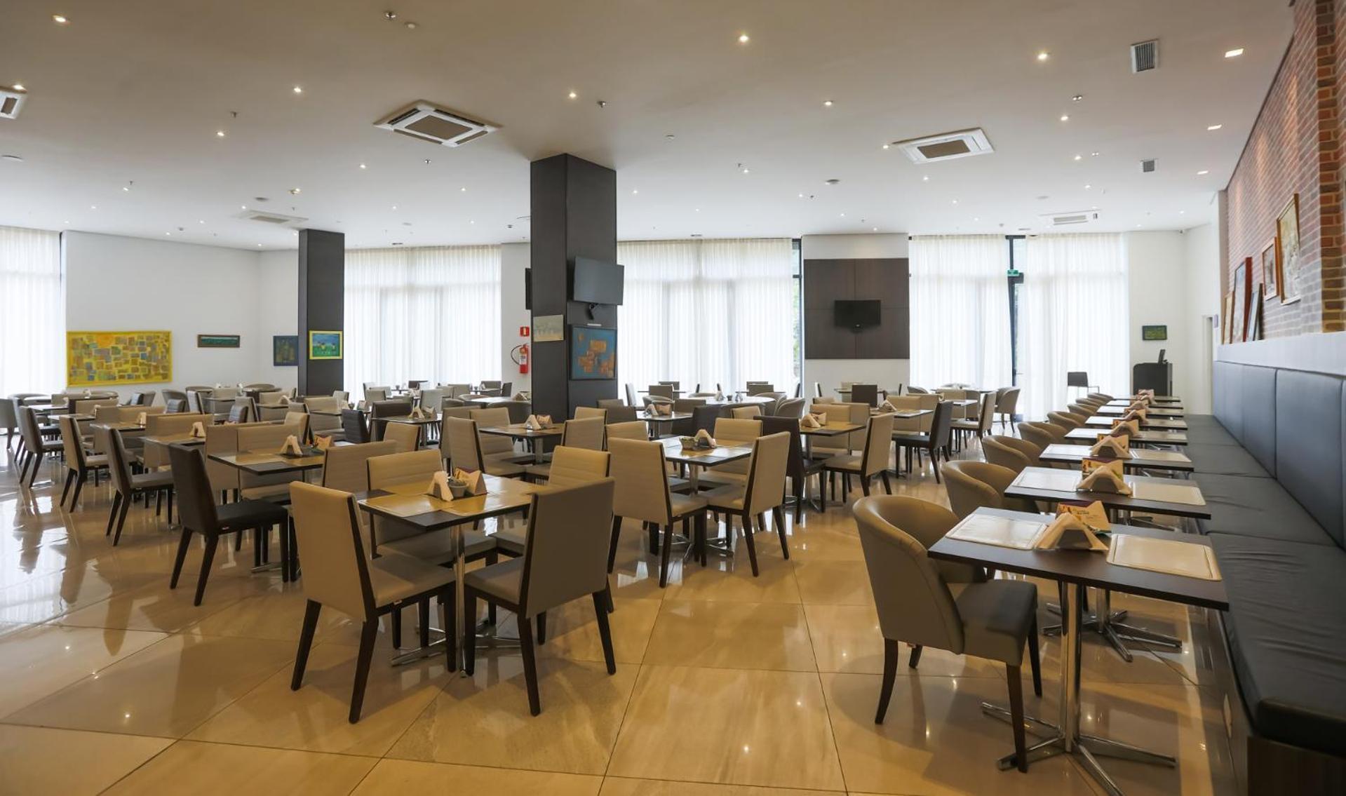 Hotel Tryp By Wyndham Ribeirão Preto Exterior foto The dining room at the airport