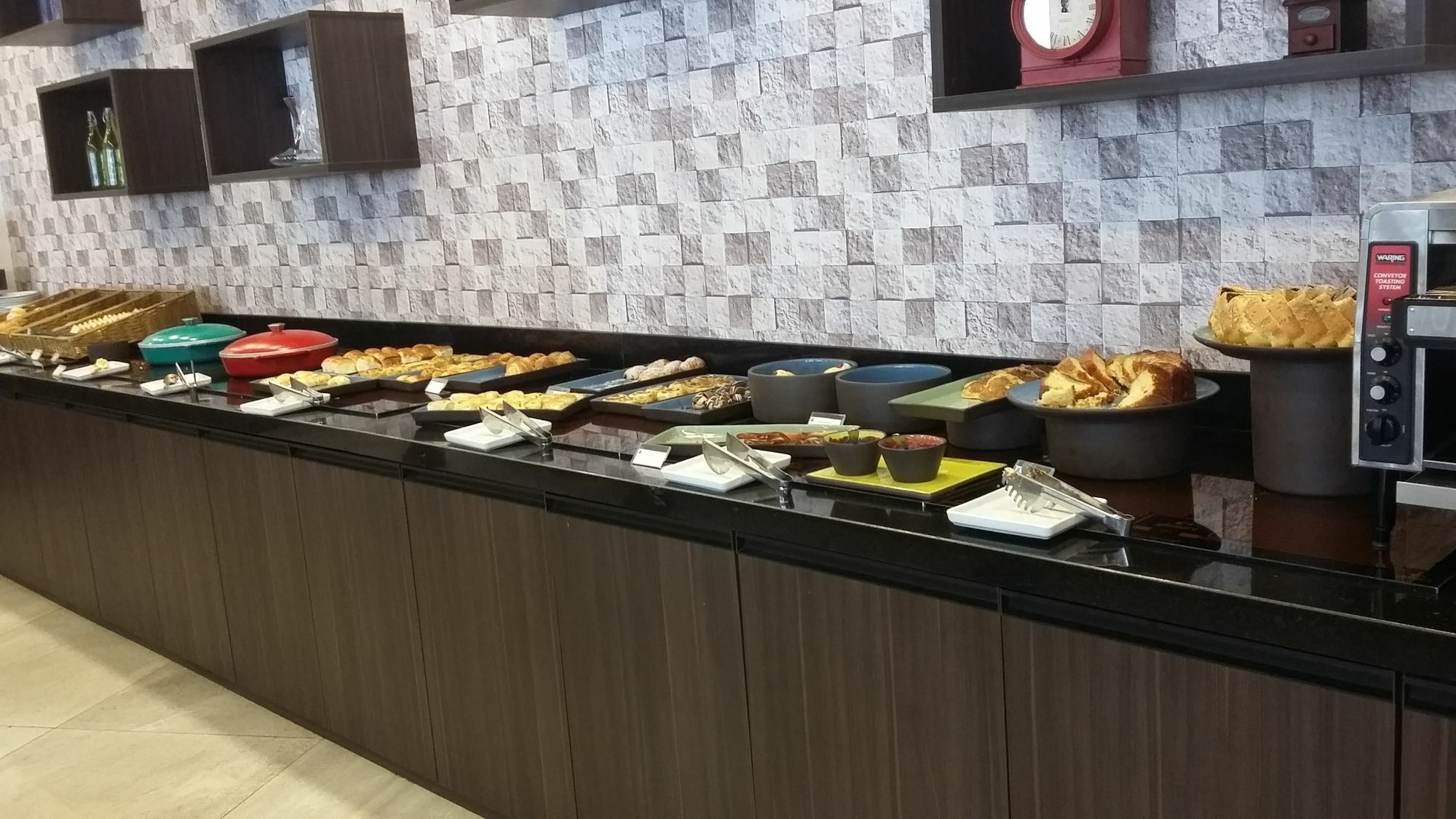 Hotel Tryp By Wyndham Ribeirão Preto Exterior foto A buffet at a hotel