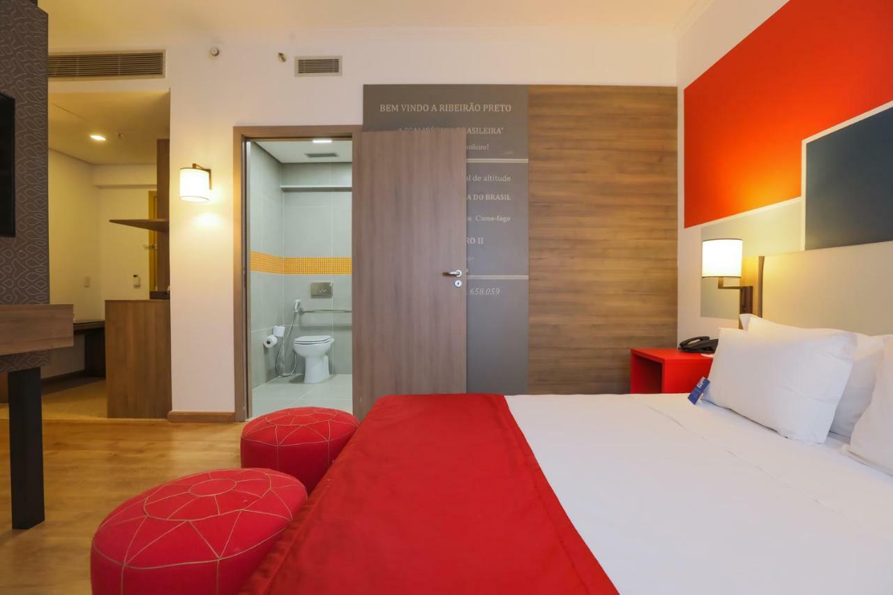 Hotel Tryp By Wyndham Ribeirão Preto Exterior foto A room at the hotel