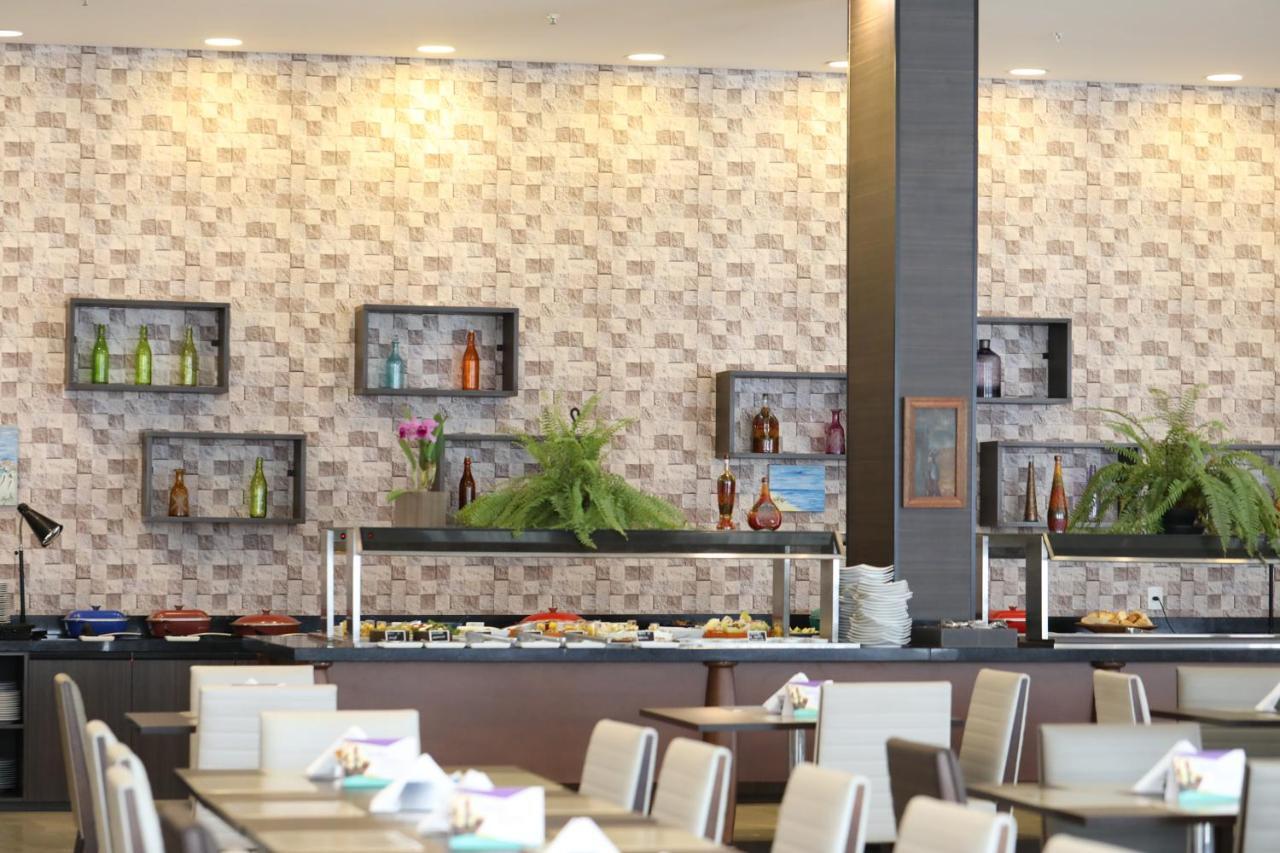 Hotel Tryp By Wyndham Ribeirão Preto Exterior foto A buffet at a restaurant