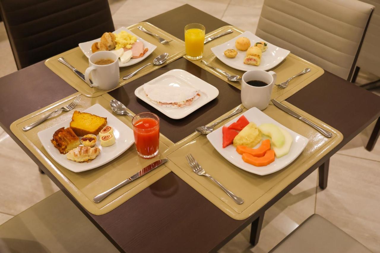 Hotel Tryp By Wyndham Ribeirão Preto Exterior foto A breakfast table
